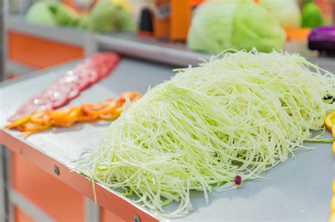 キャベツ千切り 保存：なぜ私たちは野菜の切り方にこだわるのか？